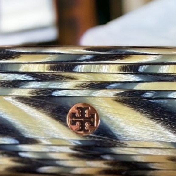 Tory Burch Resin Clutch - Picture 4 of 5